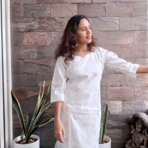 White Cotton-Silk Kurta with Subtle Motif Prints – Elegant Everyday Wear